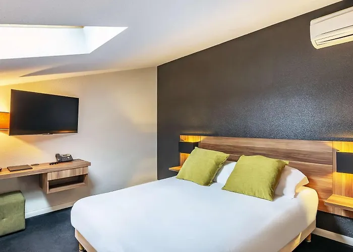 Otel Western Atrium 4*