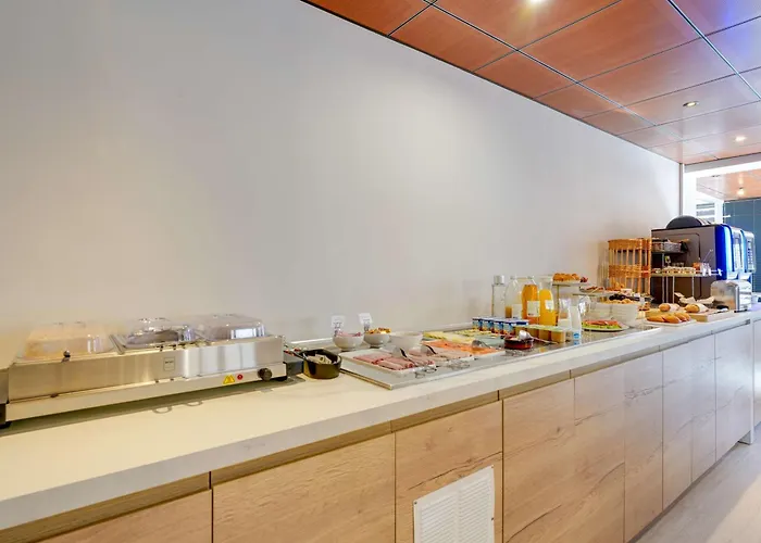 Western Atrium Otel 4*