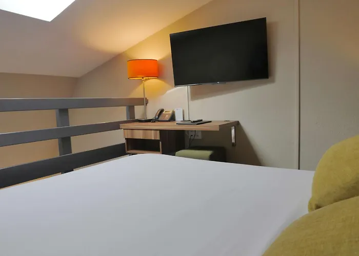 Otel Western Atrium 4*