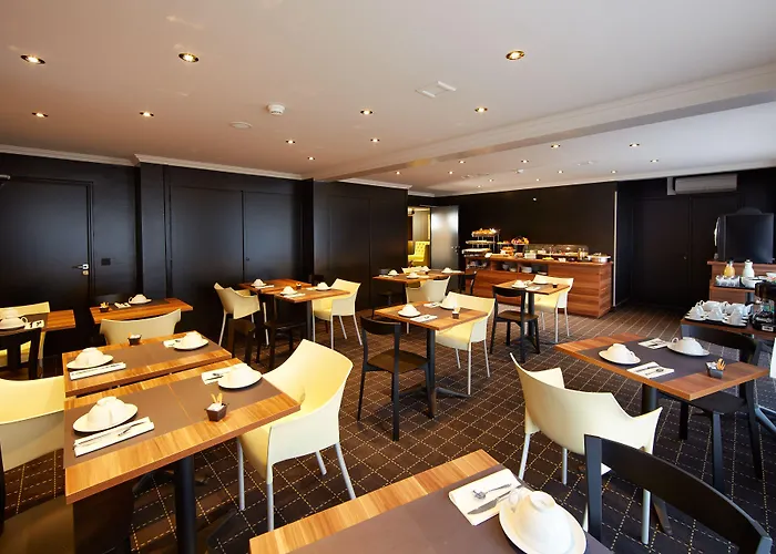 Otel Western Atrium 4*