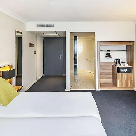 Отель Western Atrium 4*