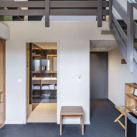 Western Atrium Отель 4*