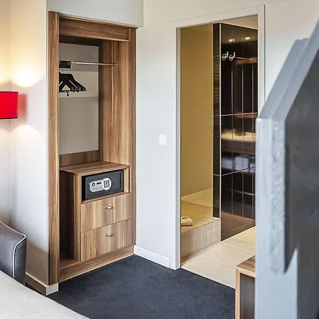 Western Atrium Valence 4*
