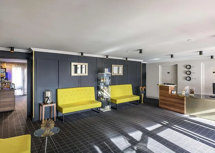 Western Atrium Ξενοδοχείο 4*