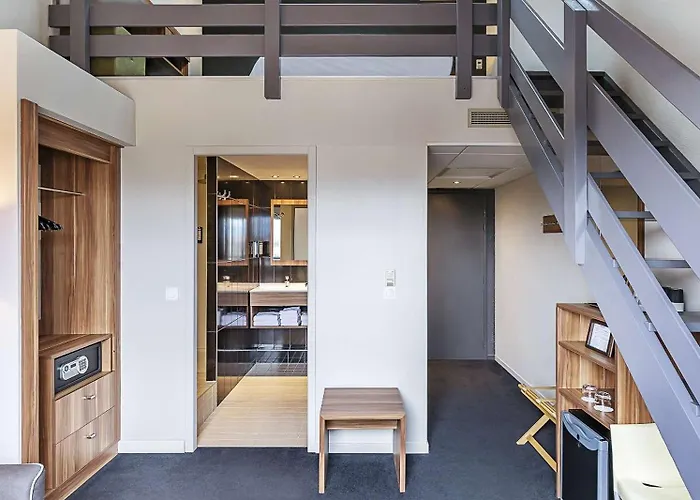 Western Atrium Ξενοδοχείο 4*