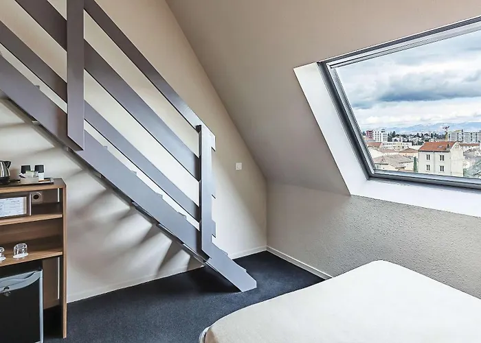 Western Atrium 瓦朗斯